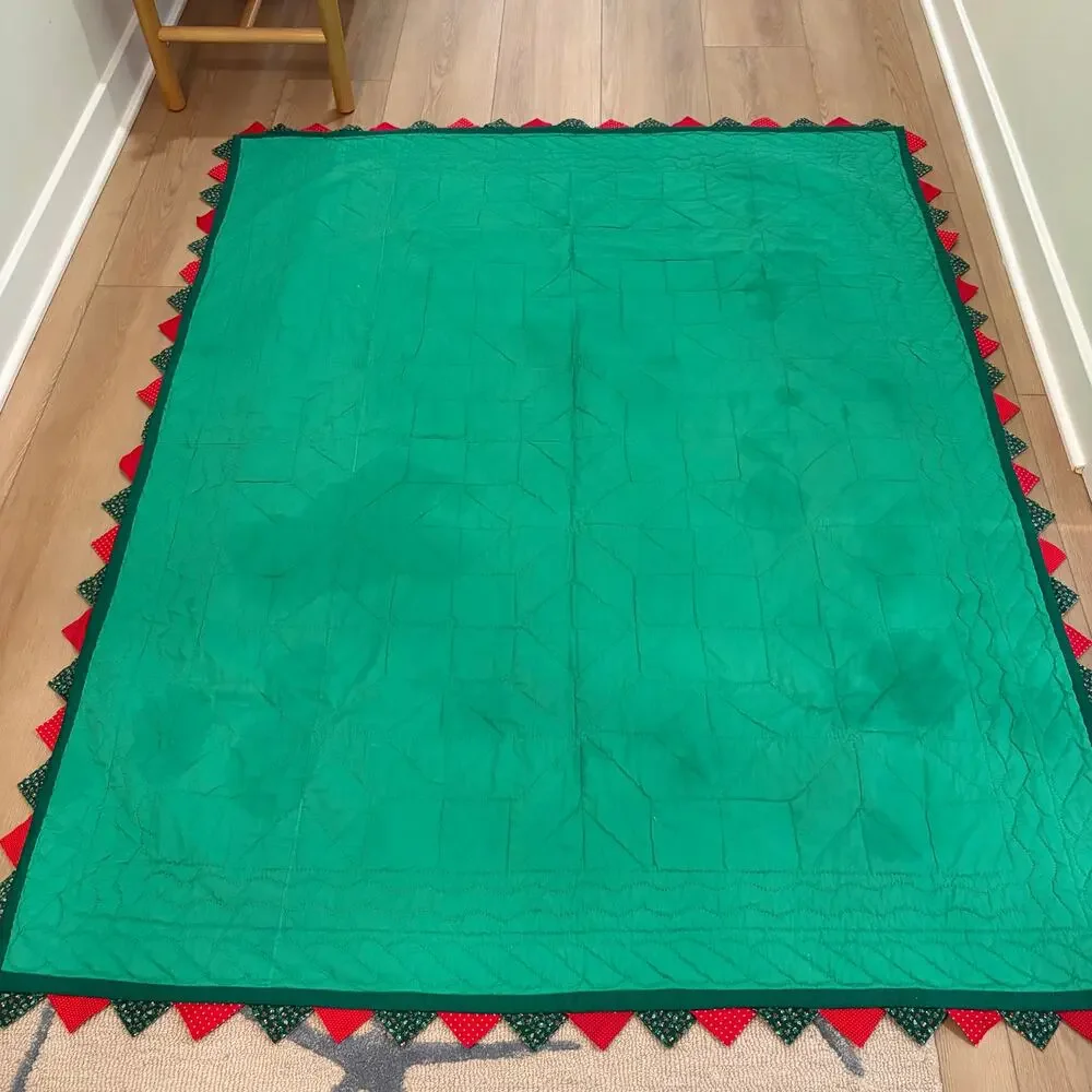 Vintage 1989 Handmade Christmas Quilt Tablecloth Prairie Point Trim 57' x 71